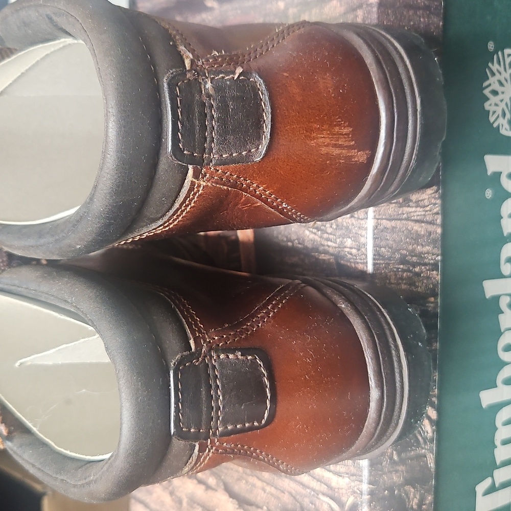 Timberland Brown Leather Boots with Rugged Design - Picture 4 of 5